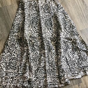 🌺 Floral Roses Linen Full Skirt Long Black White